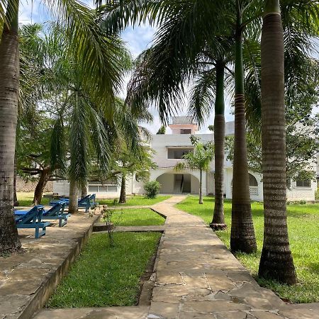 Royal Palms Apartment A4 Момбаса Екстериор снимка