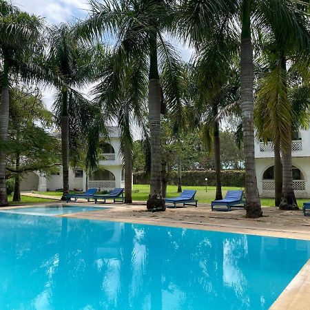 Royal Palms Apartment A4 Момбаса Екстериор снимка