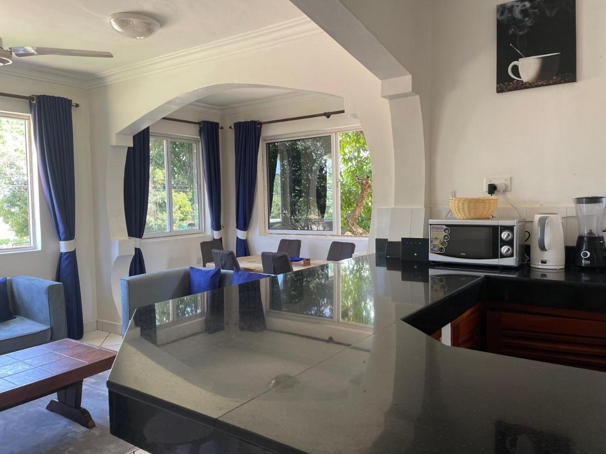 Royal Palms Apartment A4 Момбаса Екстериор снимка