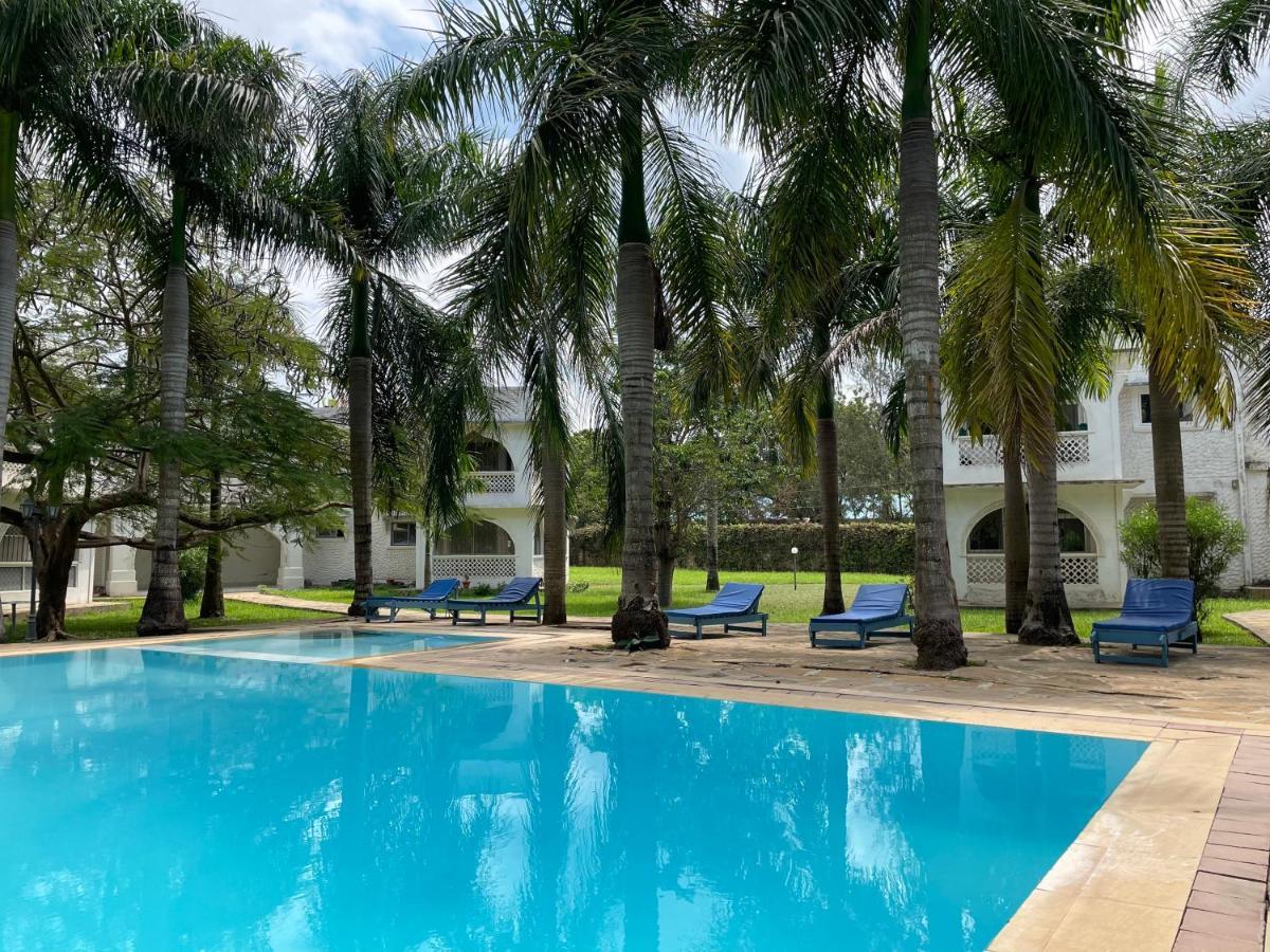 Royal Palms Apartment A4 Момбаса Екстериор снимка