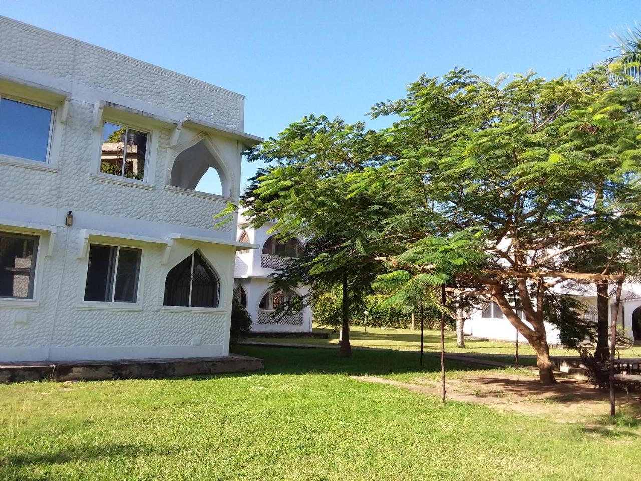 Royal Palms Apartment A4 Момбаса Екстериор снимка