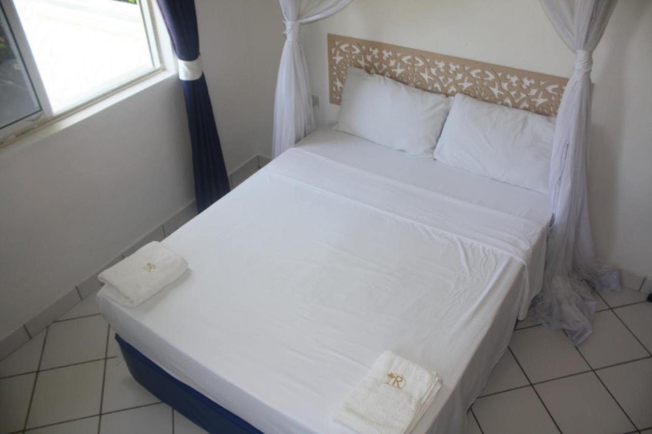 Royal Palms Apartment A4 Момбаса Екстериор снимка