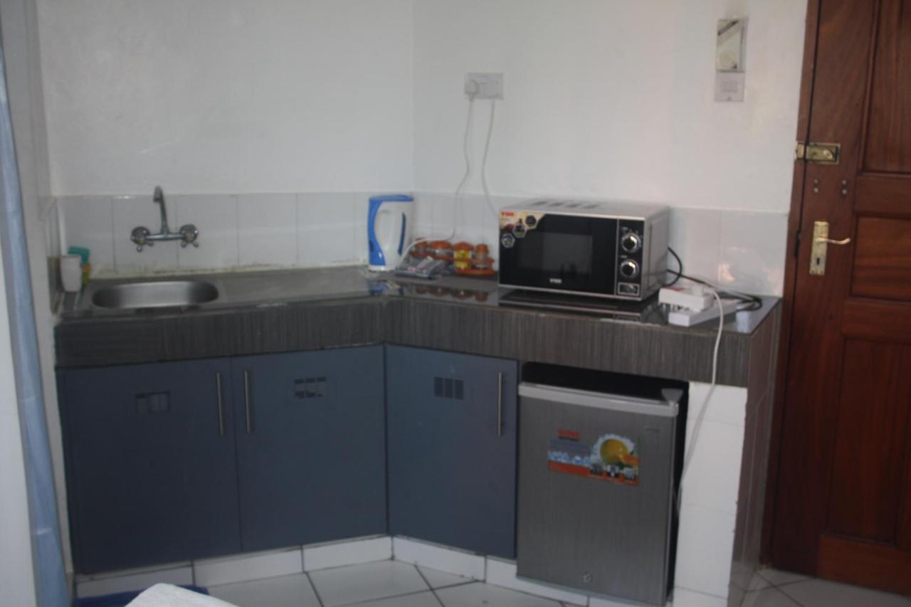 Royal Palms Apartment A4 Момбаса Екстериор снимка